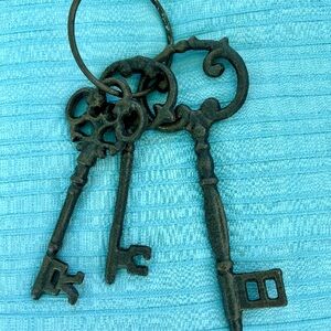 Vintage Style Skeleton Keys